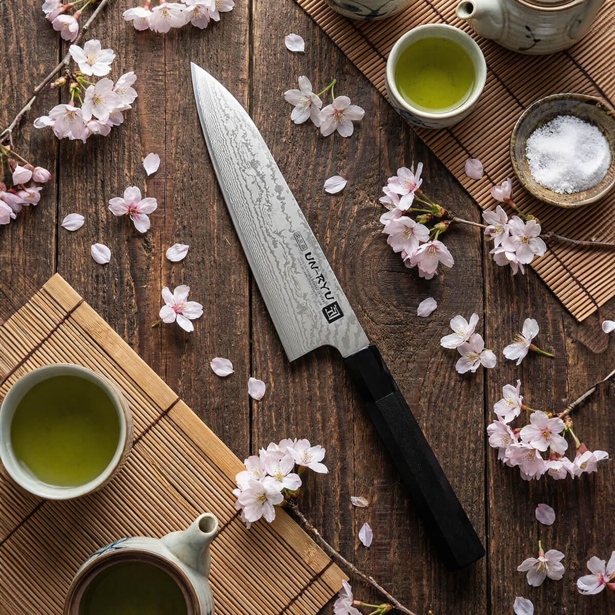 Santokumesser aus Damaststahl von UN-RYU